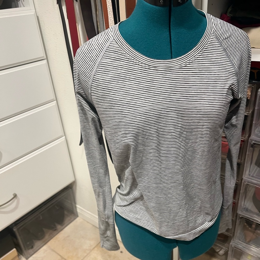 Lululemon black and white striped swiftly tech long sleeve